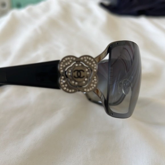 Chanel sunglasses - Picture 2 of 9